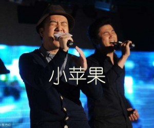 小苹果吉他谱,原版歌曲,简单E调弹唱教学,六线谱指弹简谱2张图